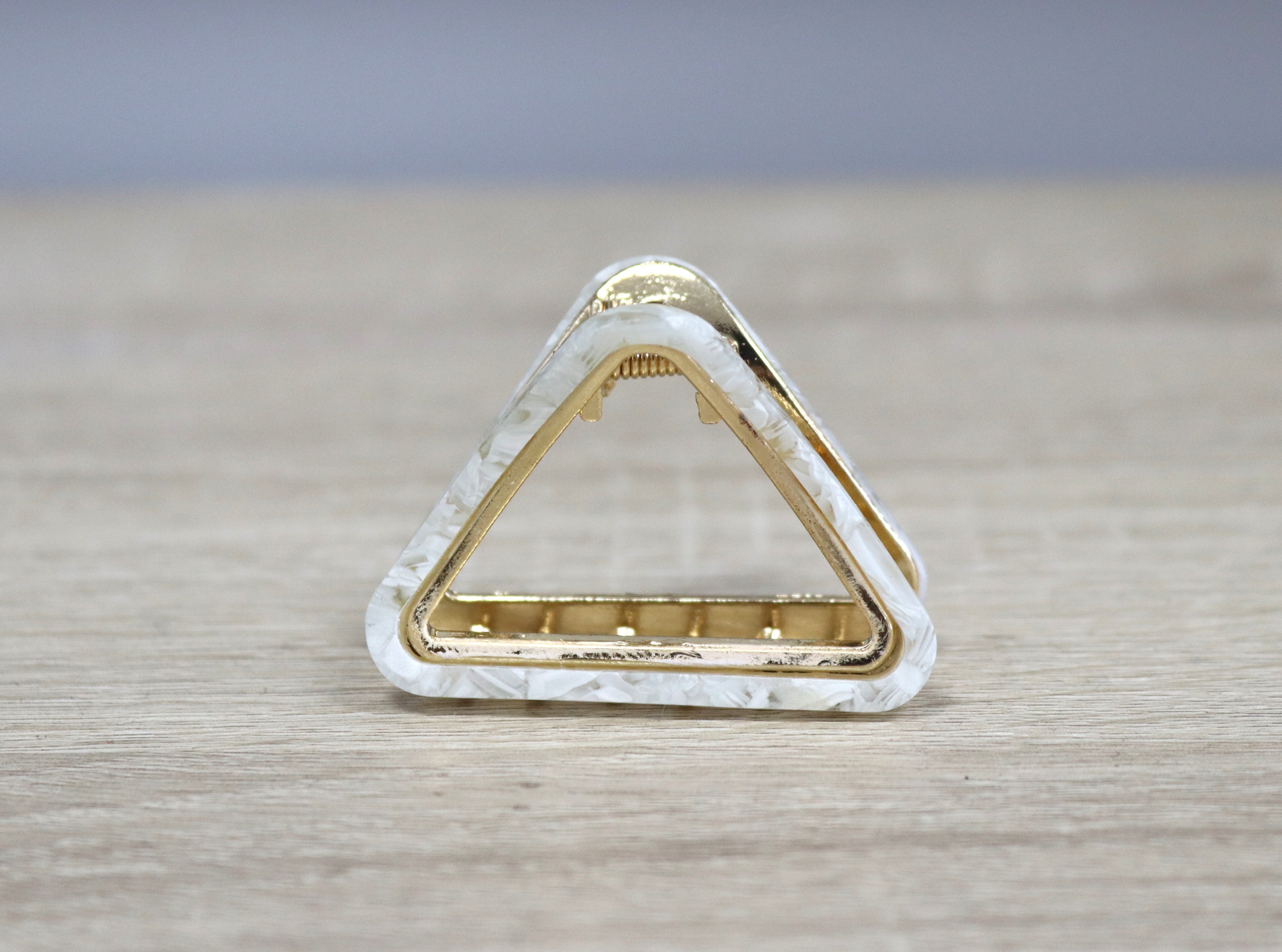 Hair claw, white and gold